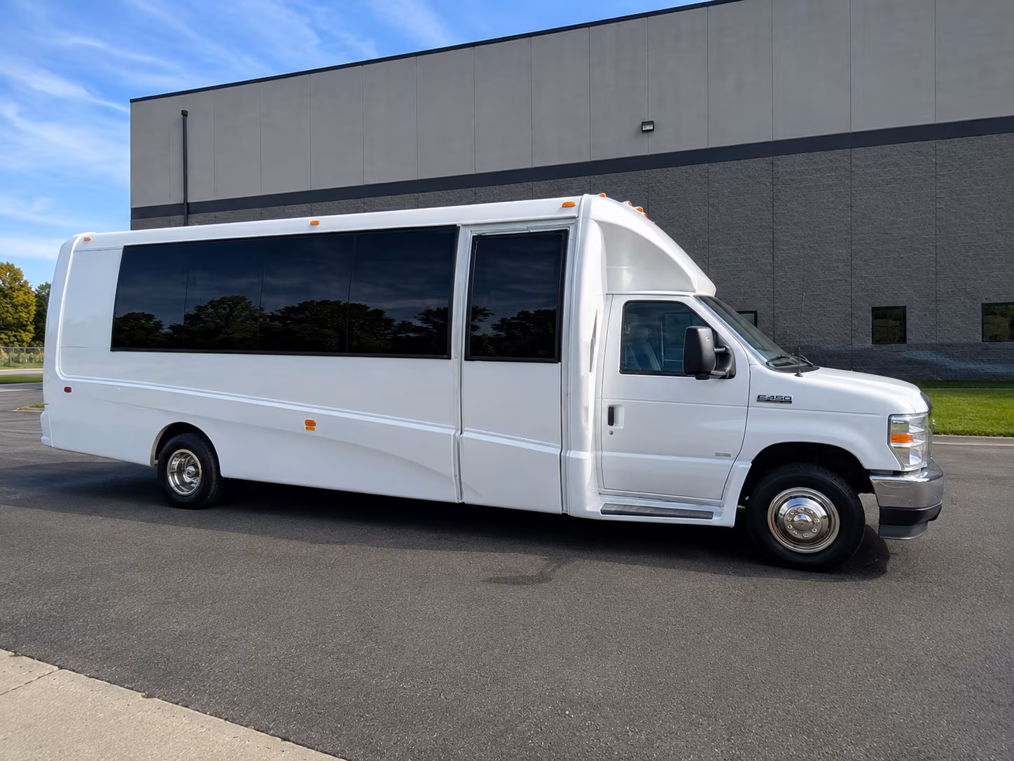 Nashville Airport Shuttle & Transportation party bus exterior