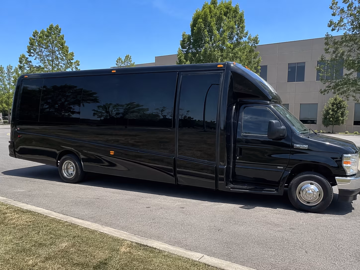 Nashville Birthday, Sweet 16, & Quinceañera Transportation party bus exterior
