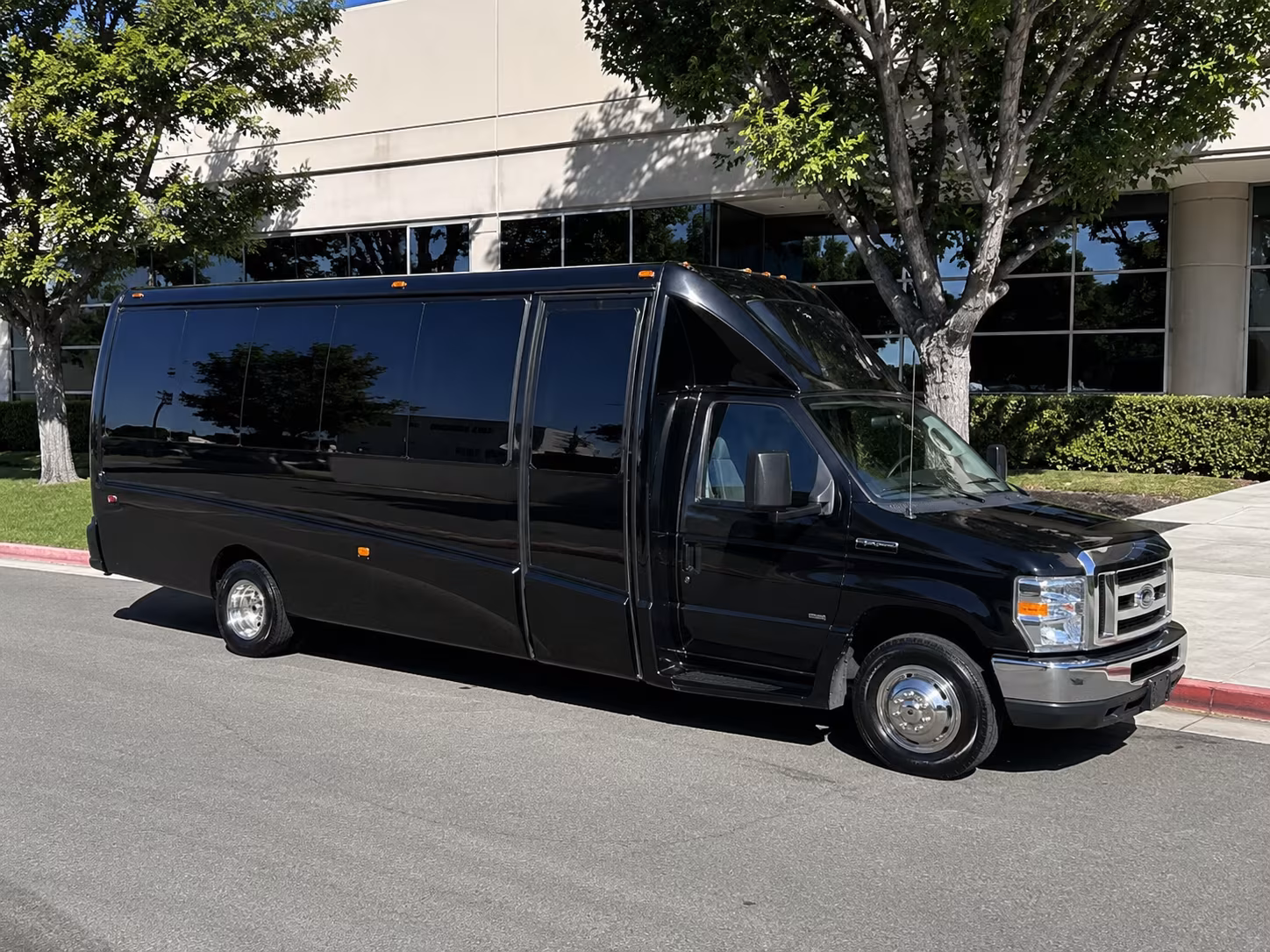 Nashville Birthday, Sweet 16, & Quinceañera Transportation party bus exterior