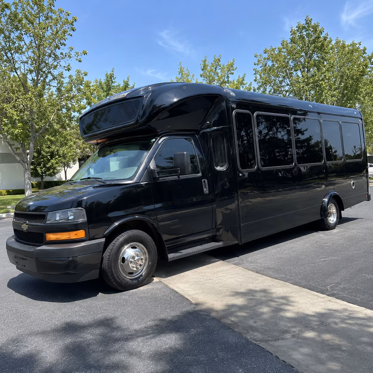 Nashville Winery Tour & Pub Crawl Transportation party bus exterior